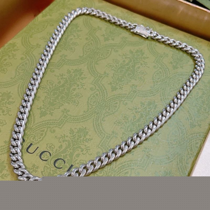 G*u*i necklaces